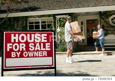 Mature couple moving into newly bought property Mature couple moving into newly bought property 7898564