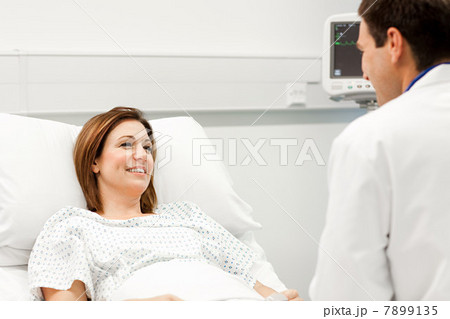 Female patient with doctor 7899135