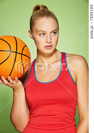 Young woman with basketball 7899189