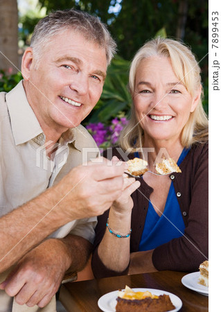 Mature couple having cake 7899453