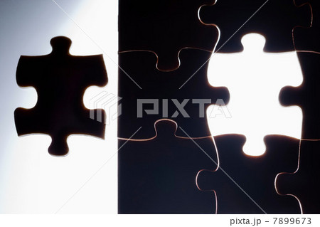 Puzzle with missing piece 7899673