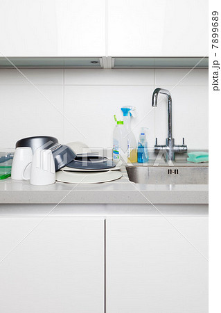Washing up on kitchen sink Washing up on kitchen sink 7899689