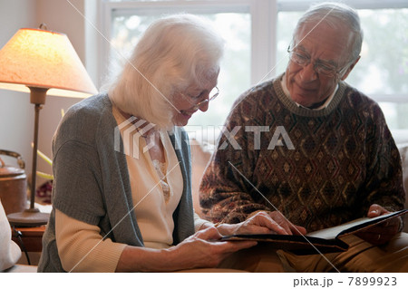 Senior couple looking through photo album 7899923
