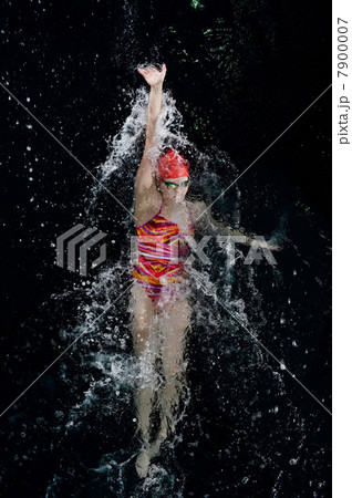 Teenage girl doing backstroke in swimming pool 7900007