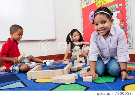 Children on floor with building blocks 7900058