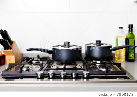 Saucepans on gas hob Saucepans on gas hob 7900178