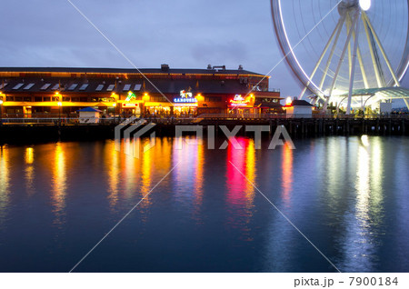 Ferris wheel on dock at Puget Sound, Seattle, USA Ferris wheel on dock at Puget Sound, Seattle, USA 7900184