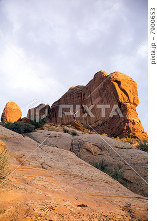 Tourist near Balanced Rock, Grand County, Utah, USA 7900653