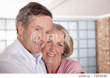 Older couple hugging in living room 7900686