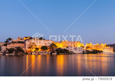 City Palace complex at dusk on Lake Pichola, Udaipur, Rajasthan, India City Palace complex at dusk on Lake Pichola, Udaipur, Rajasthan, India 7900929