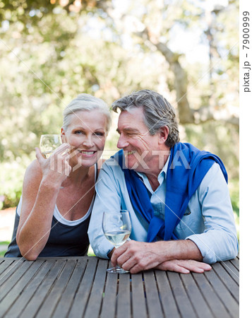 Mature couple outdoors with wine 7900999