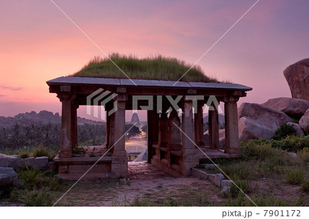 Ancient ruins at sunset, Hampi, Karnataka, India 7901172
