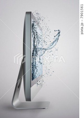 Computer screen with splash of water on screen 7901561