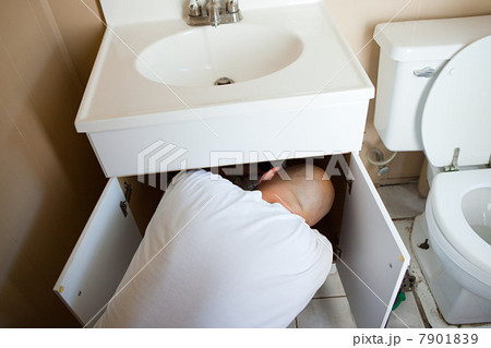 Plumber repairing sink Plumber repairing sink 7901839