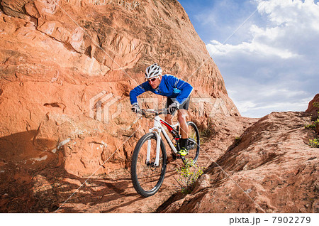Man mountain biking downhill rock trail Man mountain biking downhill rock trail 7902279
