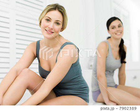 Portrait of young women in bathroom 7902389