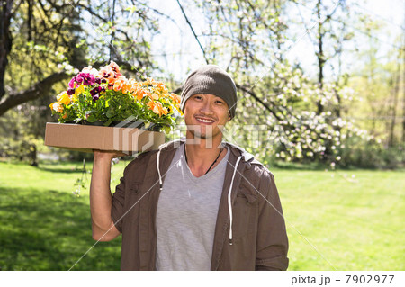 Man holding box of flowers Man holding box of flowers 7902977