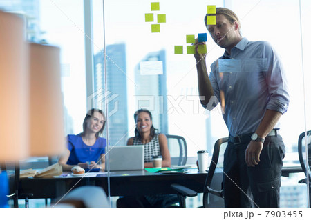 Business people working in office 7903455