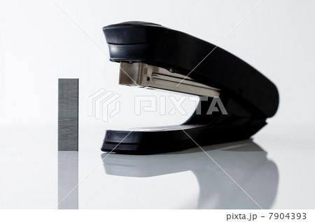 Anthopomorphic stapler and staples 7904393