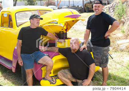 Men smiling with colorful car 7904414