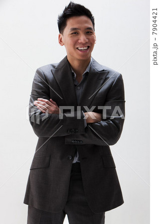 Young Asian businessman smiling, studio shot 7904421