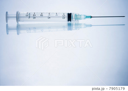 Empty syringe, side view 7905179