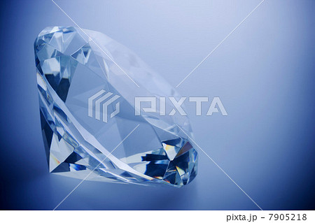 Close up of cut diamond 7905218
