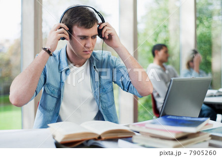 University student putting on headphones 7905260