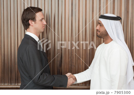 Western and middle eastern businessmen shaking hands 7905300