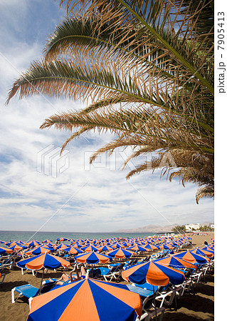 Parasols on Puerto del Carmen beach , Lanzarote 7905413