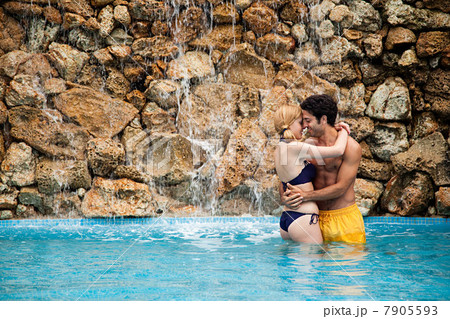 Young couple in swimming pool 7905593