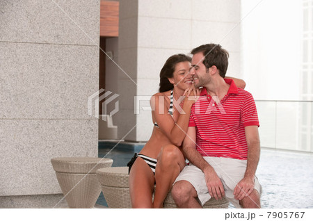 Young couple on holiday 7905767
