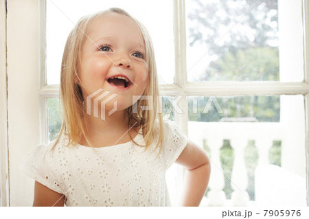 Happy little girl talking Happy little girl talking 7905976