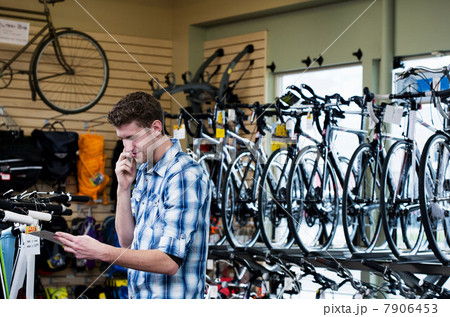 Man shopping in bicycle shop 7906453