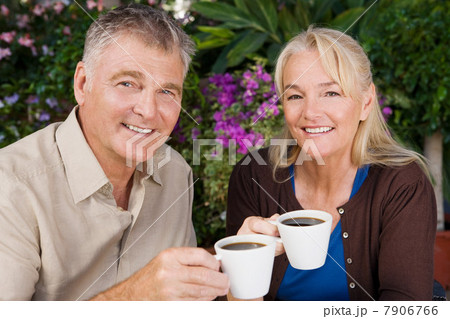 Mature couple having coffee 7906766