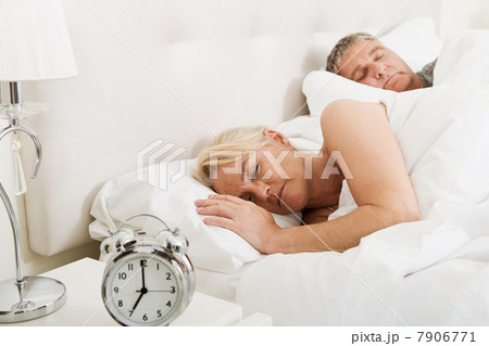 Couple asleep in bed 7906771
