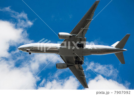 Aeroplane in blue sky 7907092