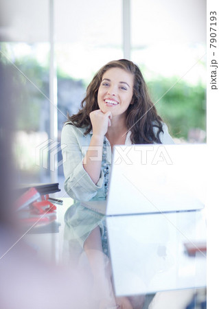 Businesswoman talking at desk 7907193
