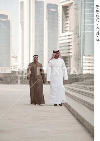 Businessmen in dubai 7907979