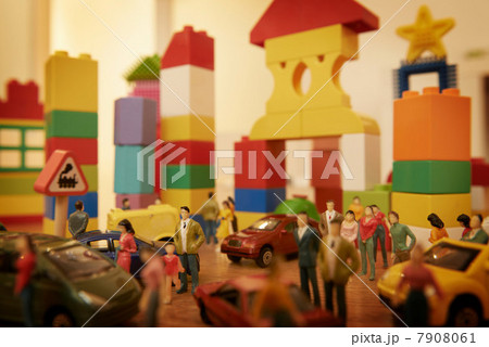 Toy cars and figurines in pretend plastic block town 7908061