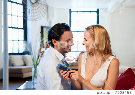 Man giving gift to wife 7908468