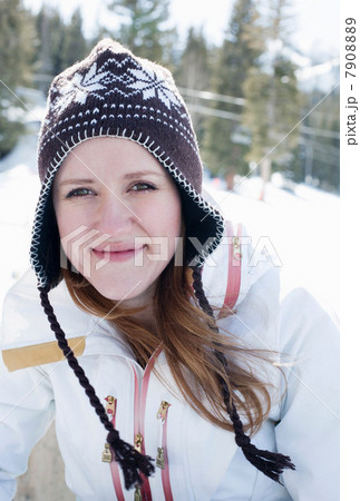 Young woman wearing knit hat 7908889