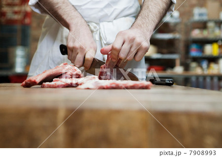 Butcher preparing pork ribs 7908993