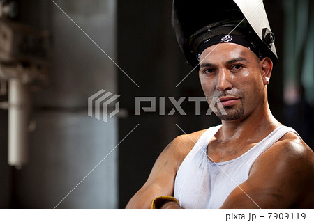 Industrial worker in welding helmet 7909119