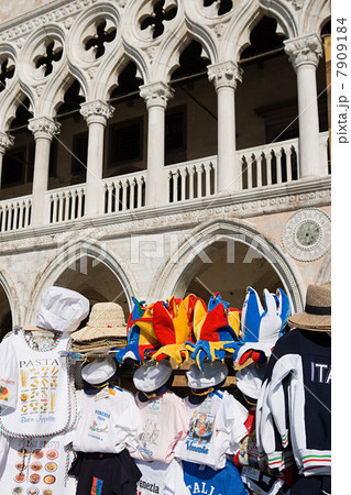 Souvenir stand at Palazzo Ducale, Venice, Italy 7909184