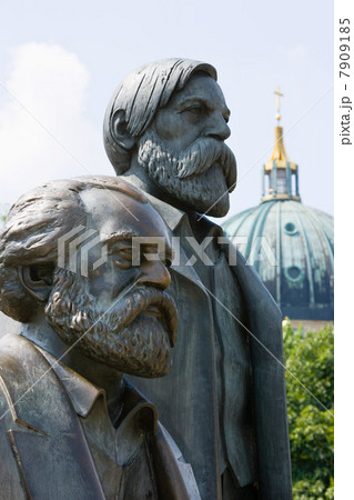 Statue of Karl Marx and Friedrich Engels, Berlin, Germany Statue of Karl Marx and Friedrich Engels, Berlin, Germany 7909185