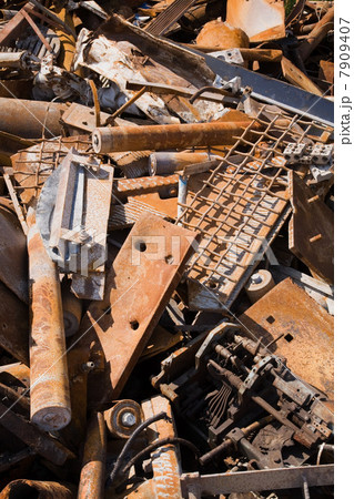 Rusty metal pieces, close up 7909407