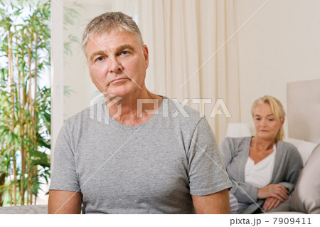 Worried couple in bedroom 7909411