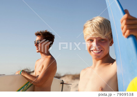 Two young men with surfboards 7909538