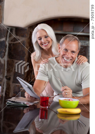 Older couple smiling at breakfast 7909799